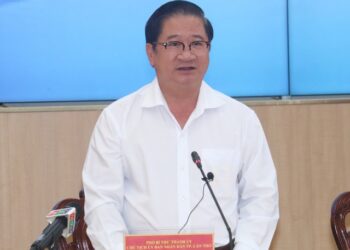 Chủ tịch UBND TP Cần Thơ: Giải quyết rốt ráo cho doanh nghiệp, không mời tới mời lui- Ảnh 1.