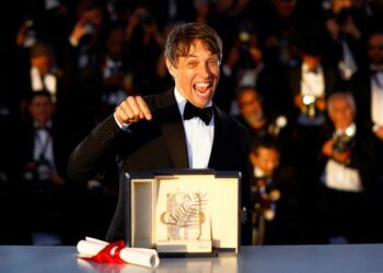 Chuyện tình vũ công thoát y thắng