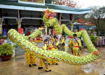 Độc đáo lễ phục hiện rước Bà Chúa xứ Núi Sam ở Châu Đốc- Ảnh 1.