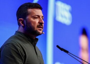 Tổng thống Ukraine Volodymyr Zelensky phát biểu tại Đối thoại Shangri-La ở Singapore ngày 2-6. Ảnh: Reuters