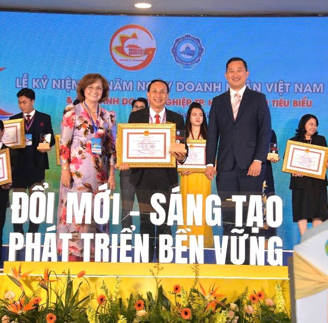 Vina CHG được tôn vinh nhận Danh hiệu Doanh nghiệp doanh nhân tiêu biểu TP. HCM năm 2024