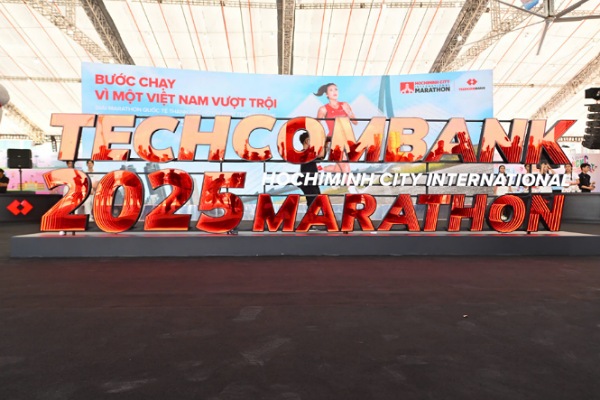 Hơn 23.000 người tranh tài tại marathon quốc tế